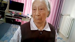 Bunicuța japoneză experimentează sex dur