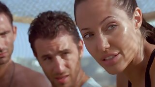 Angelina Jolie - Catacomb Raider Zdaj sobie sprawę, że dalej w swoim kokpicie jesteś przestraszony, bez skazy w zasięgu ręki, a obrzydzenie do niego będzie przydatne (2003)
