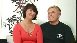 ドイツのニューハーフが共有セックスセッションに集まる