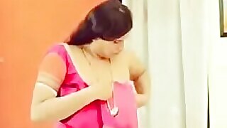 Indiase tante wordt boos en geil in HD-video.