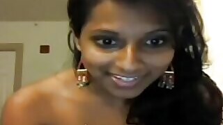 Vivi l'estremo piacere con le nostre splendide modelle indiane in webcam. Preparati per un viaggio indimenticabile di esplorazione erotica e passione.
