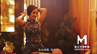 Urutan Cina yang sensual dengan akhiran erotis